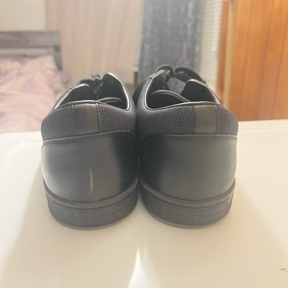 Louis Vuitton sneakers - Picture 2 of 5
